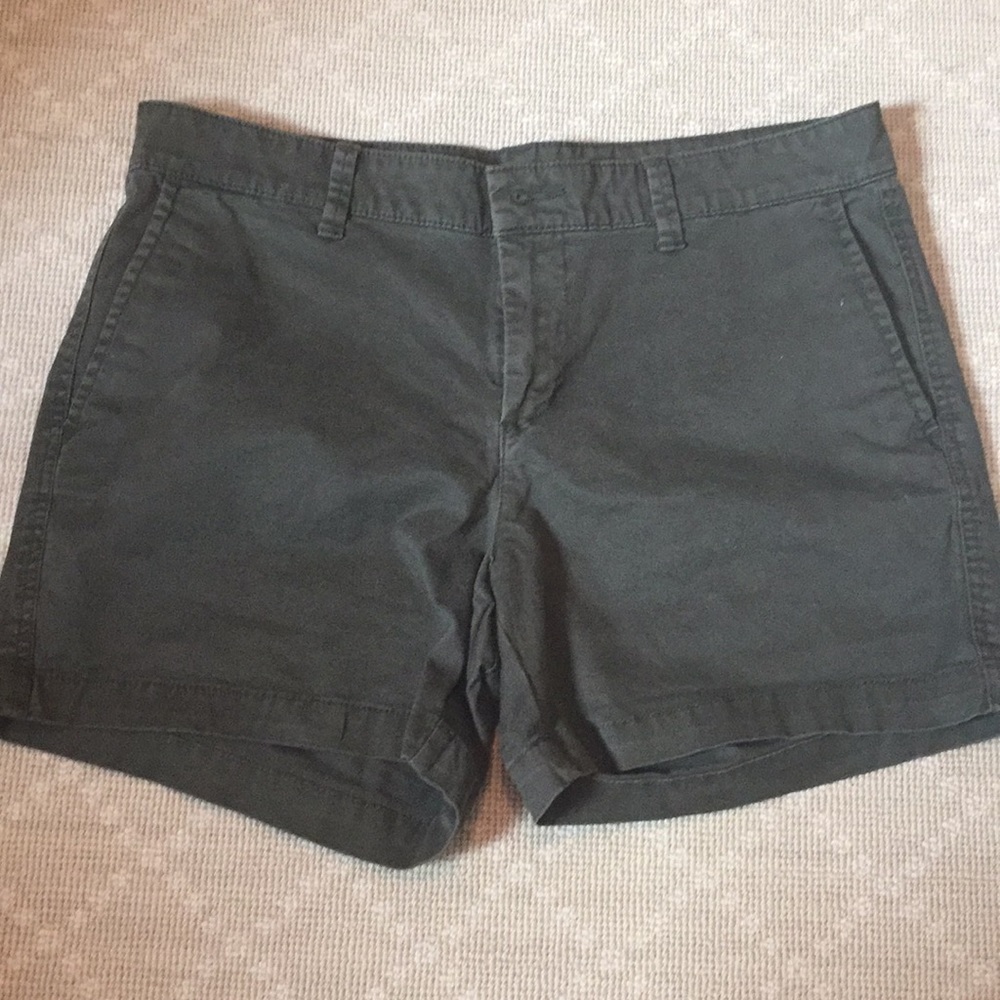 Gap girlfriend khaki shorts